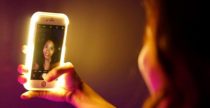 LuMee Duo, la cover per smartphone con le luci da selfie
